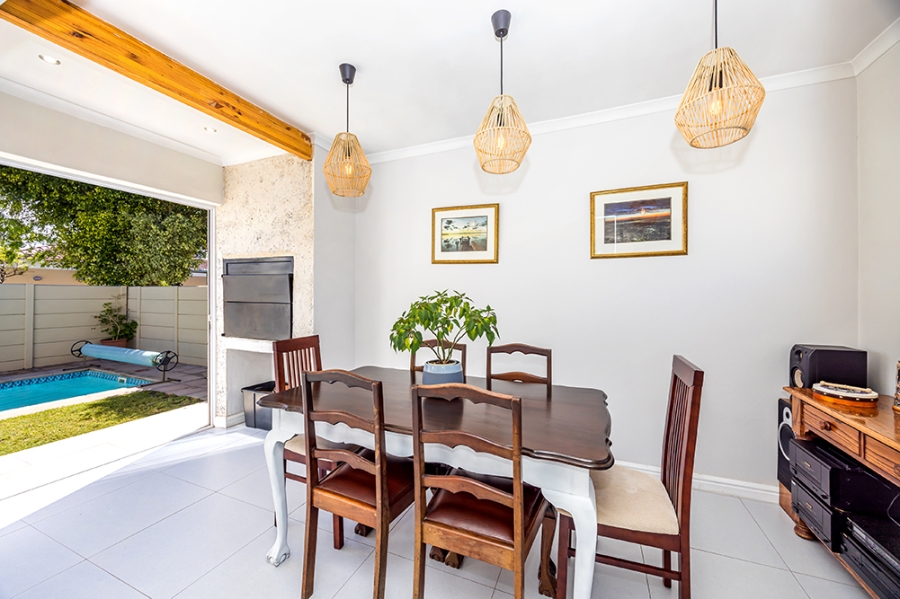 3 Bedroom Property for Sale in Sunningdale Western Cape